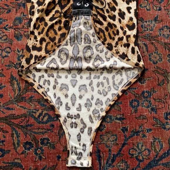 Sexy leopard bodysuit 🐆 - Picture 7 of 13